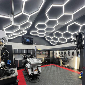 أضواء LED على شكل قرص العسل