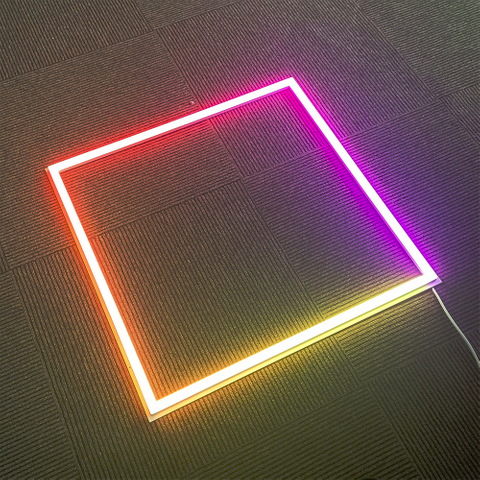 RGB-LED-Deckenleuchte mit quadratischem Rahmen, 4-Stab-Design
