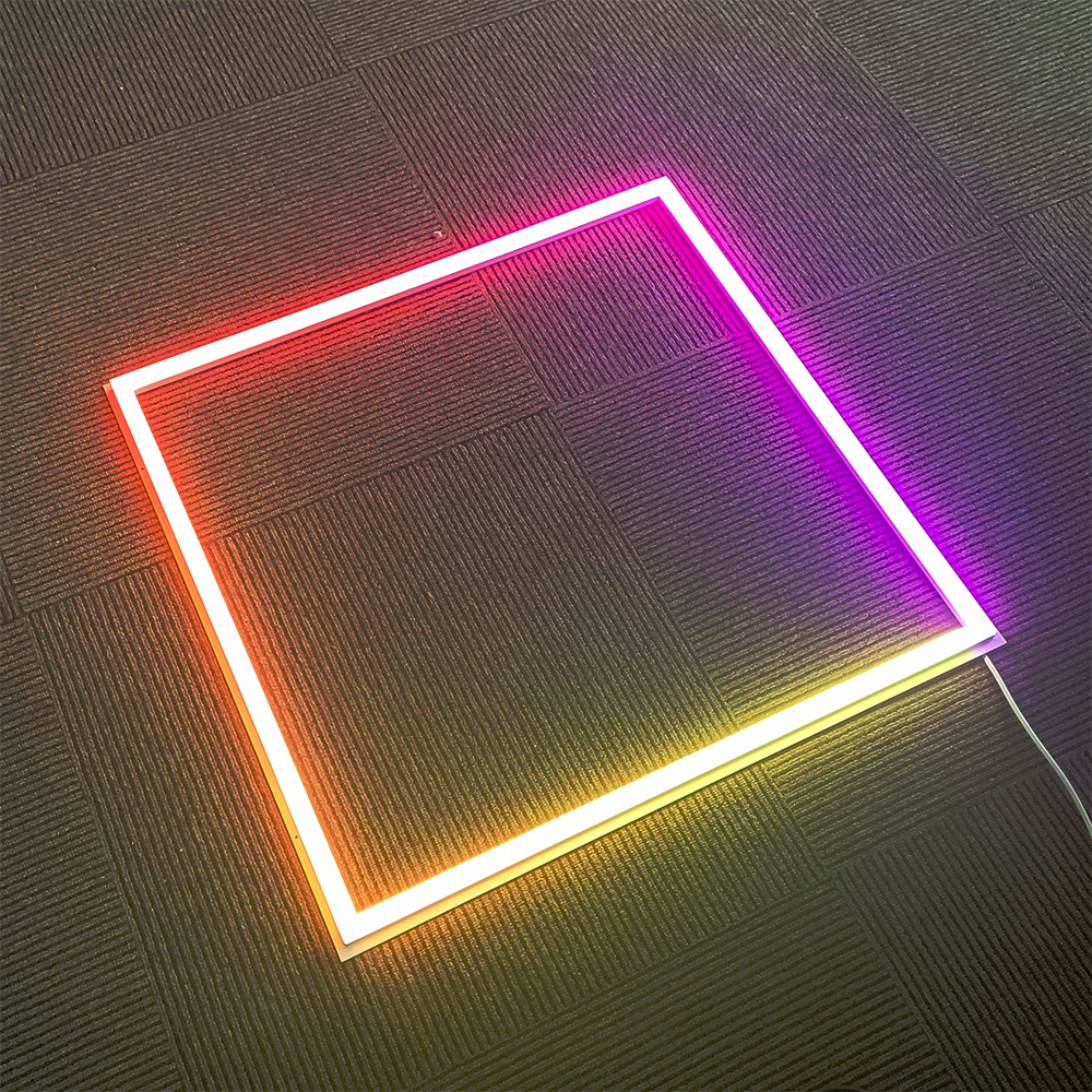 RGB LED-plafondlamp met vierkant frame, ontwerp met 4 staven